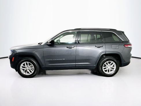 Used 2023 Jeep Grand Cherokee Laredo w/ Luxury Tech Group I AWD/4WD image 4