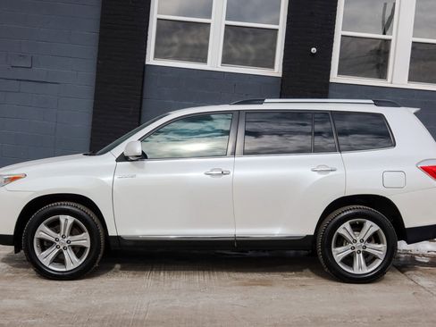 Used 2012 Toyota Highlander Limited w/ Tow Pkg AWD/4WD image 5