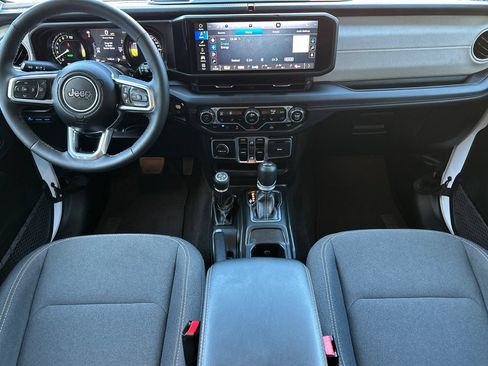 Used 2025 Jeep Wrangler Unlimited Sahara AWD/4WD image 13