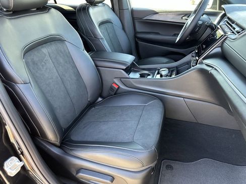 New 2025 Jeep Grand Cherokee L Altitude image 38