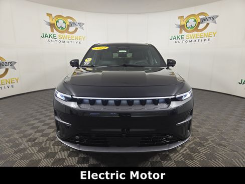 Used 2024 Jeep Wagoneer Launch Edition image 3