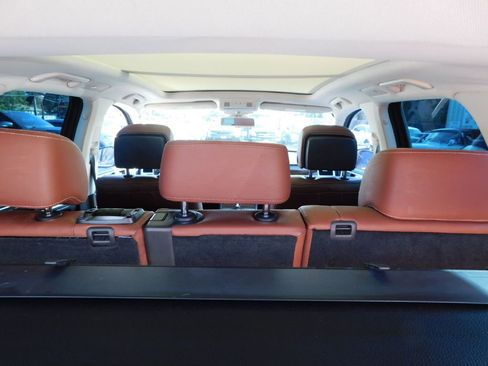 Used 2016 Volkswagen Touareg Sport image 16