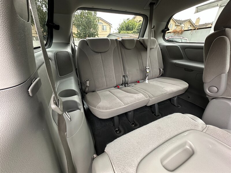 Used 2012 Kia Sedona LX FWD image 18