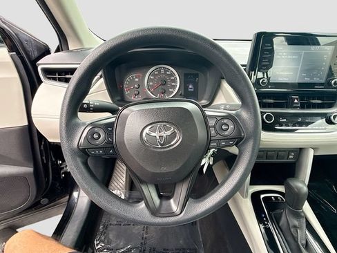 Used 2022 Toyota Corolla Cross L FWD image 11