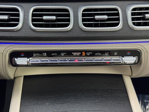 Used 2024 Mercedes-Benz GLE 450e 4MATIC w/ AMG Line Exterior image 38