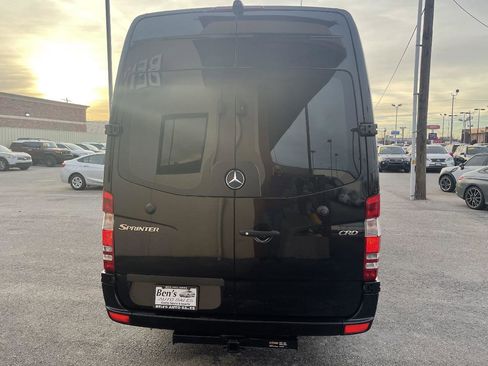 Used 2009 Dodge Sprinter 2500 RWD image 6