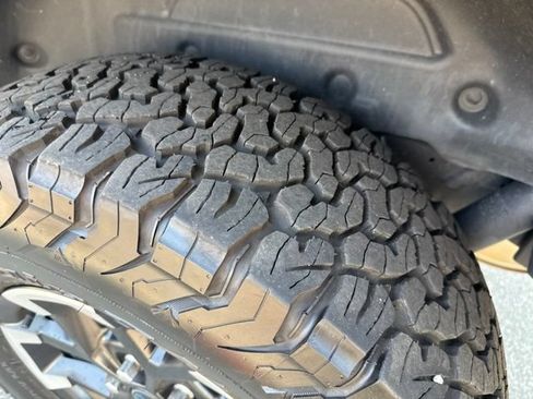 Used 2024 Jeep Wrangler Unlimited Rubicon 4xe AWD/4WD image 10