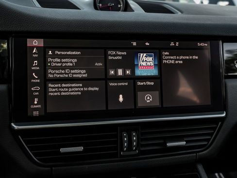 Used 2021 Porsche Cayenne image 30