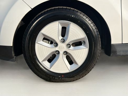 Used 2016 Kia Soul EV FWD image 11