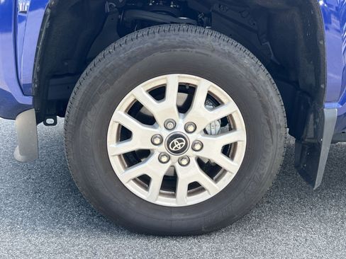 Used 2025 Toyota Tacoma SR5 AWD/4WD image 11