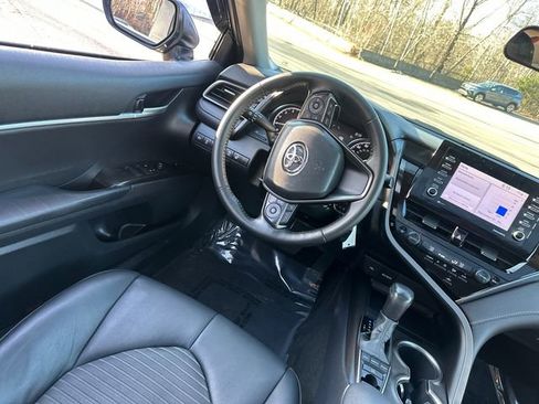 Used 2023 Toyota Camry SE w/ Cold Weather Package image 18