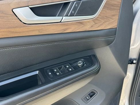 Used 2024 Volkswagen Atlas SE AWD/4WD image 37