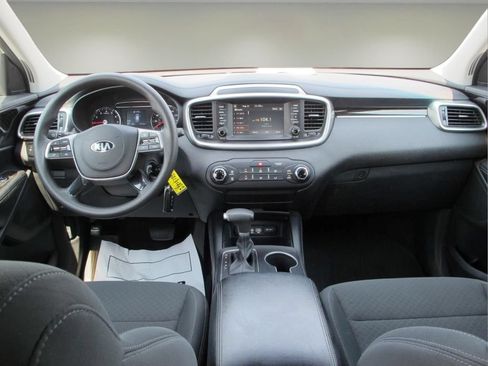 Used 2020 Kia Sorento LX FWD image 22