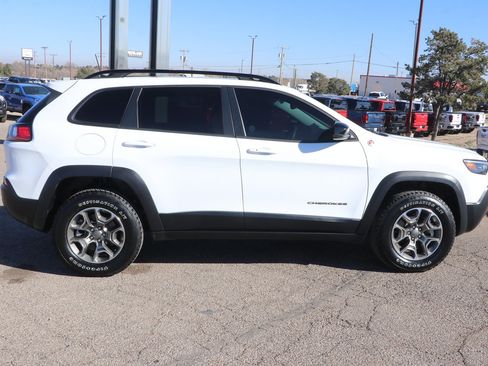Used 2022 Jeep Cherokee Trailhawk image 8