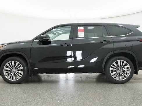 New 2026 Toyota Highlander Platinum AWD/4WD image 10