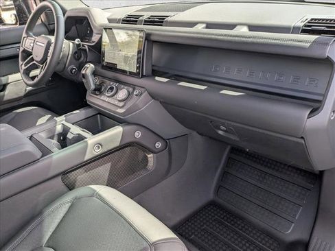 Used 2025 Land Rover Defender 110 S image 23