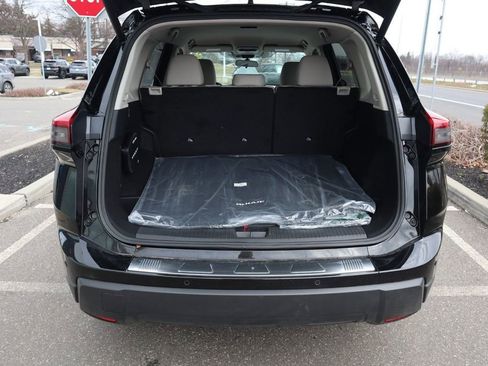 Certified 2025 Nissan Rogue SV image 28