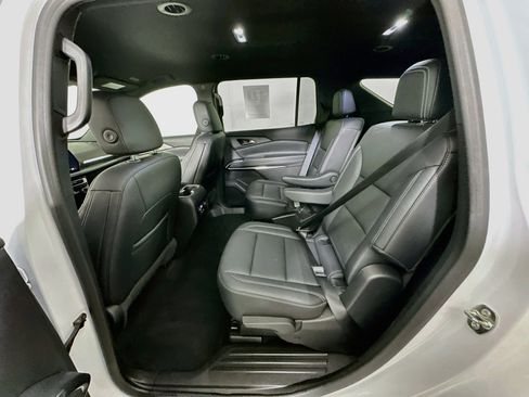 Used 2026 Chevrolet Traverse LT FWD image 26