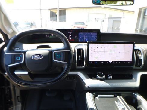 Used 2025 Ford Expedition Platinum AWD/4WD image 12