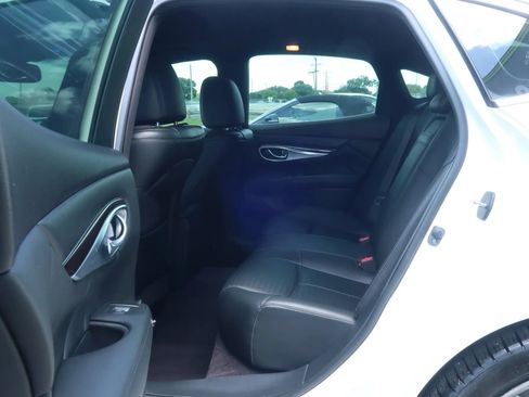 Used 2019 INFINITI Q70 Luxe w/ Sport Package RWD image 21