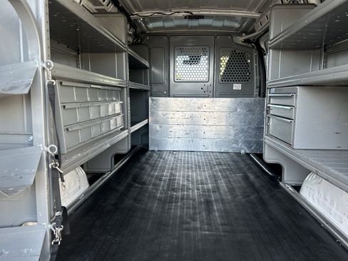 Used 2019 Chevrolet Express 3500 w/ Driver Convenience Package image 16