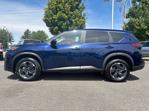 Used 2024 Nissan Rogue SV AWD/4WD image 2