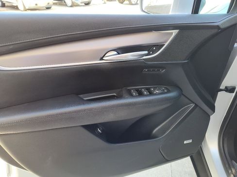 Used 2018 Cadillac XT5 Luxury w/ Driver Awareness Package FWD image 16
