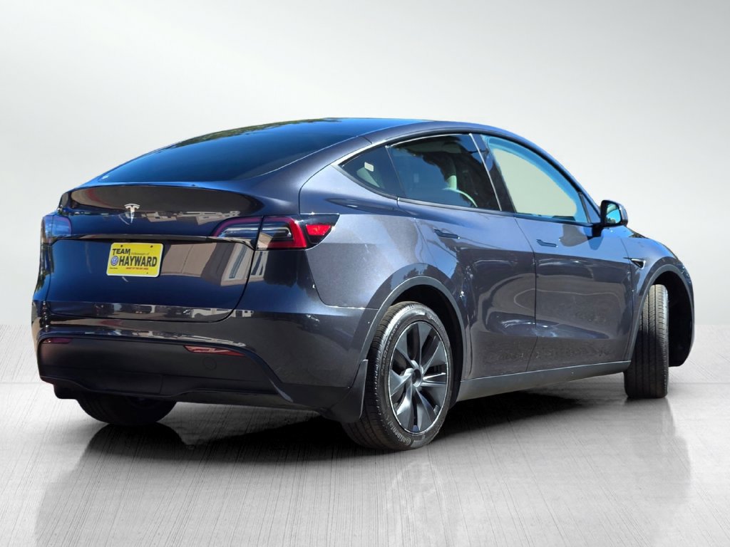 Used 2024 Tesla Model Y Long Range RWD image 5