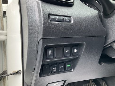 Used 2018 Nissan Rogue SV AWD/4WD image 23