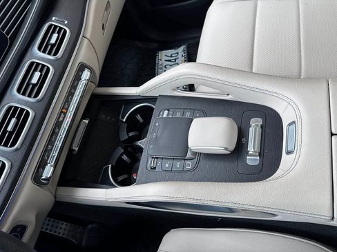 Used 2025 Mercedes-Benz GLS 450 4MATIC image 5