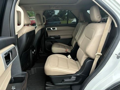 Used 2020 Ford Explorer XLT w/ Equipment Group 202A AWD/4WD image 14