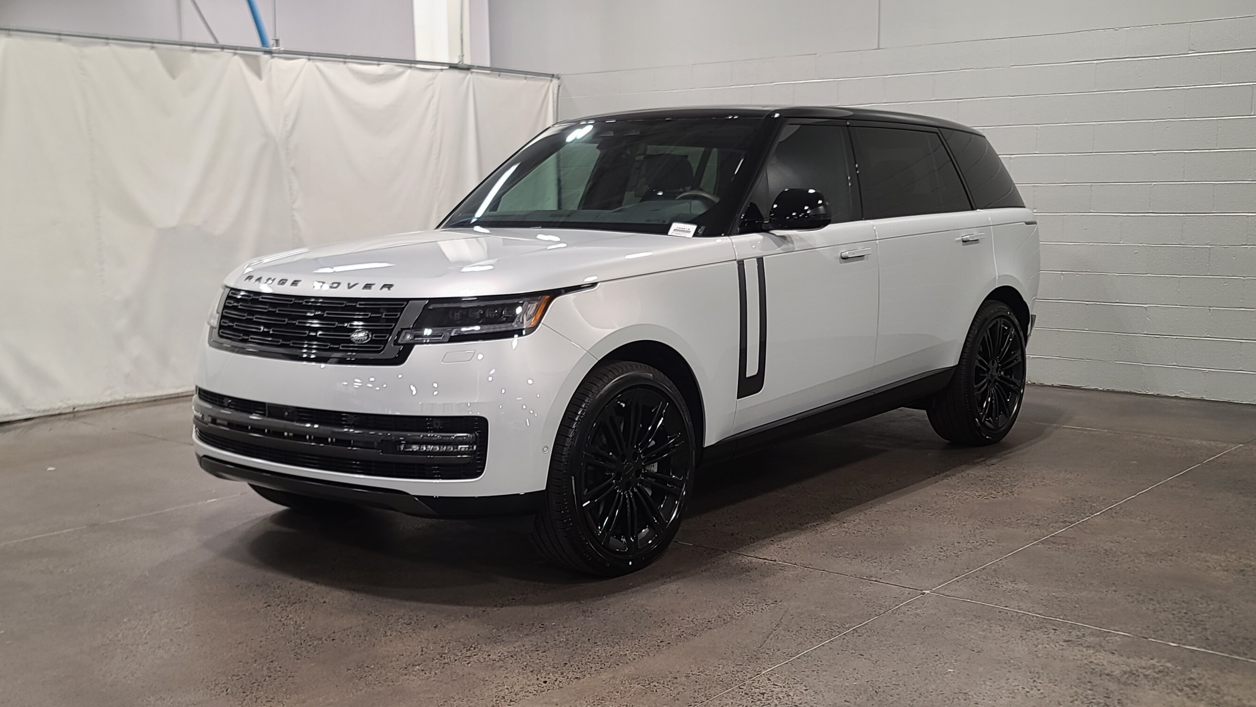 New 2026 Land Rover Range Rover Long Wheelbase SE AWD/4WD image 1