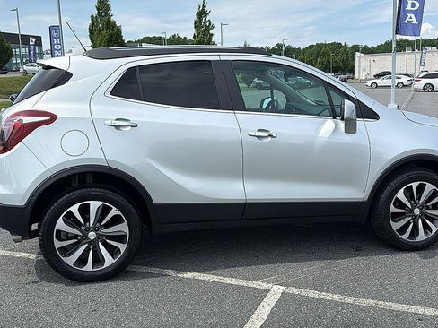 Used 2022 Buick Encore Preferred w/ Safety Package AWD/4WD image 4