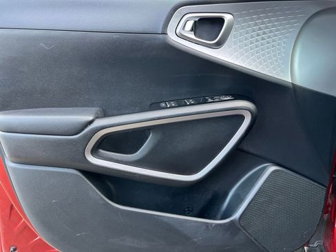 Used 2025 Kia Soul LX w/ LX Technology Package image 18