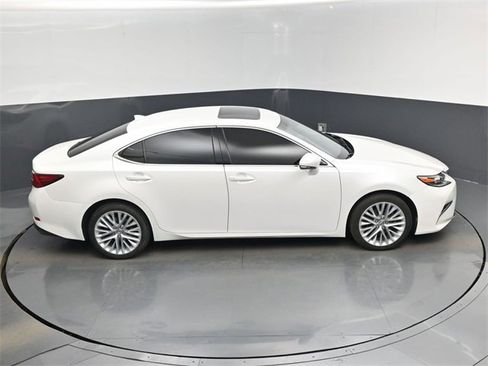 Used 2016 Lexus ES 350 w/ Luxury Package w/Wood Trim image 44