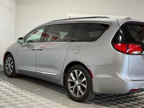 Used 2017 Chrysler Pacifica Limited w/ Advanced Safetytec Group FWD image 6