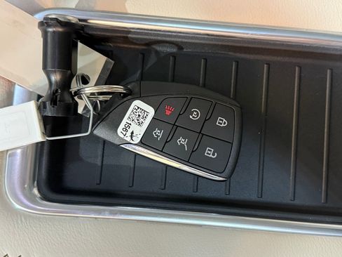 Used 2021 GMC Yukon Denali w/ Denali Premium Package image 36