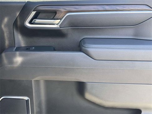 Used 2025 GMC Sierra 1500 SLT image 16