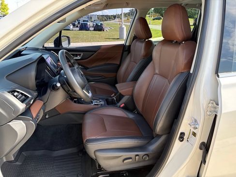 Used 2023 Subaru Forester Touring AWD/4WD image 28