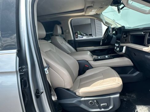 Used 2024 Ford Expedition Max Limited AWD/4WD image 10