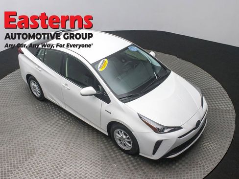 Used 2022 Toyota Prius LE image 3