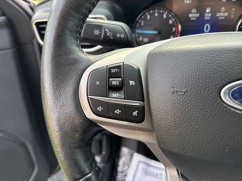Used 2023 Ford Explorer XLT w/ Equipment Group 202A AWD/4WD image 17