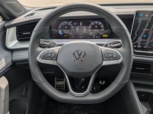 New 2026 Volkswagen Tiguan SE R-Line AWD/4WD image 9