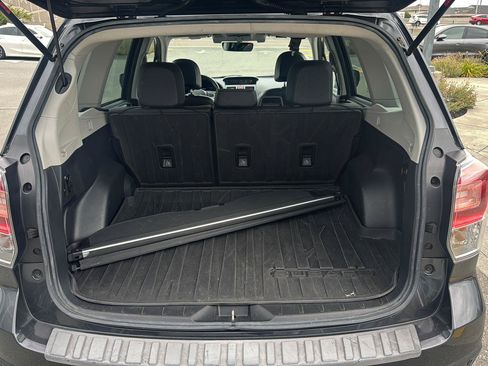 Used 2018 Subaru Forester 2.5i Touring AWD/4WD image 14