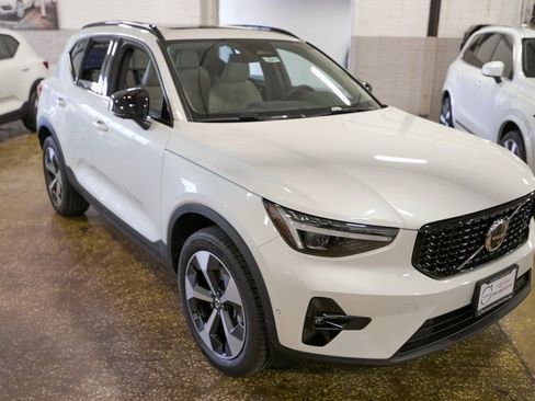 New 2026 Volvo XC40 B5 Plus w/ Climate Package image 4