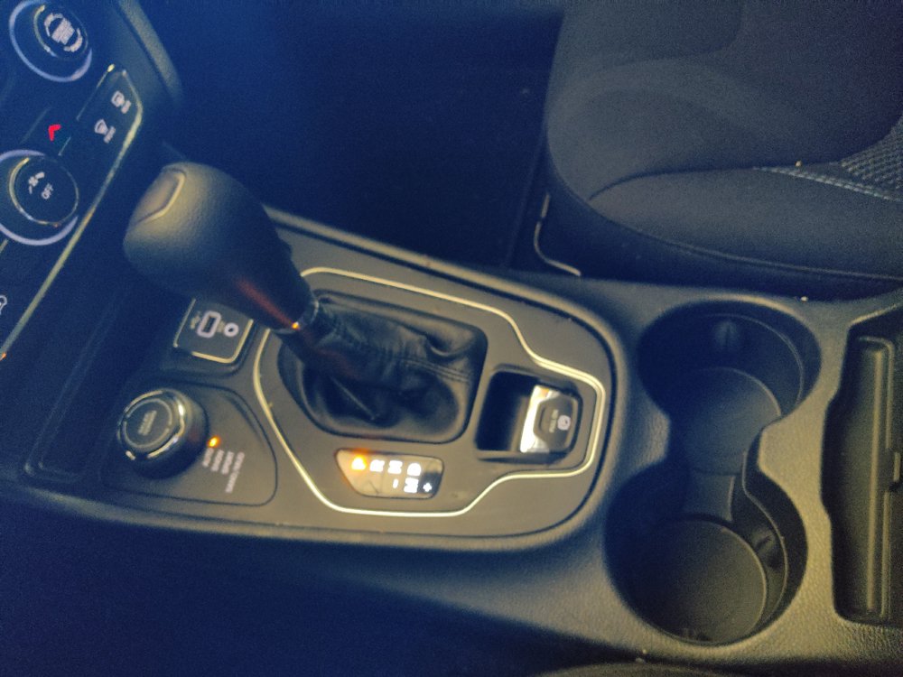 Used 2019 Jeep Cherokee Latitude w/ Popular Appearance Group AWD/4WD image 26