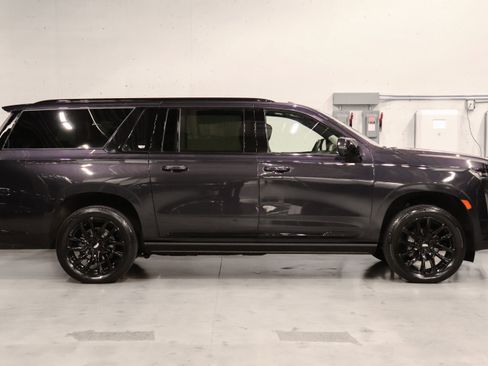 Used 2023 Cadillac Escalade ESV Sport Platinum w/ LPO, ONYX Package AWD/4WD image 6