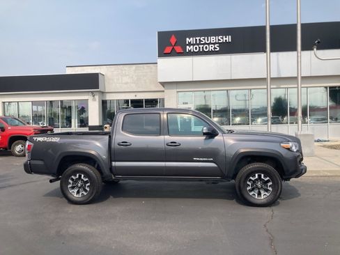 Used 2023 Toyota Tacoma TRD Off-Road w/ Technology Package image 5