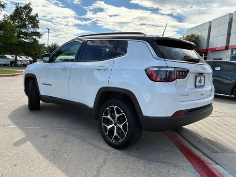 Used 2025 Jeep Compass Limited AWD/4WD image 8