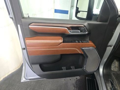 Used 2024 GMC Sierra 2500 Denali Ultimate AWD/4WD image 11